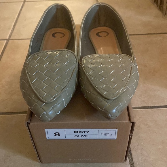 Journee Collection Misty Tru Comfort Foam women's flats. Size 8. Olive. - Picture 1 of 2